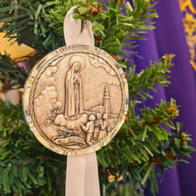 Load image into Gallery viewer, Crib Medallion