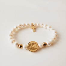 Load image into Gallery viewer, Fresh Water Pearls Bracelet Golden