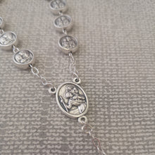 Cargar imagen en el visor de la galería, Decena de Rosario de Plata de la Sagrada Familia
