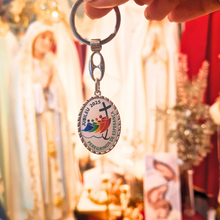 Cargar imagen en el visor de la galería, Jubilee Oval Keychain
