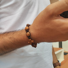 Cargar imagen en el visor de la galería, Pulsera Madera de Olivo - Docena de Cruz
