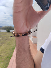 Cargar imagen en el visor de la galería, Pulsera Madera de Olivo - Docena de Cruz
