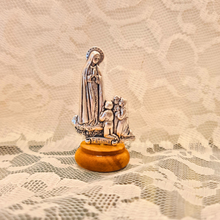 Carregar imagem no visualizador da galeria, Our Lady of Fatima Vehicle Statue
