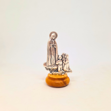 Carregar imagem no visualizador da galeria, Our Lady of Fatima Vehicle Statue
