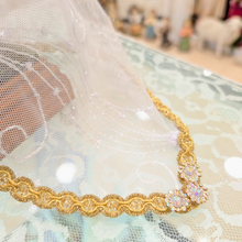 Carregar imagem no visualizador da galeria, Premium Upgrade [Filigree Crown w/ Crystals + Statue White Veil]
