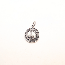 Cargar imagen en el visor de la galería, Relic of Fatima – Apparitions Medal with Terra de Fátima
