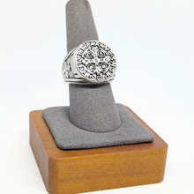 Cargar imagen en el visor de la galería, Saint Benedict Ring [Stainless Steel]
