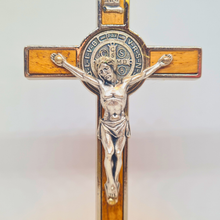 Load image into Gallery viewer, Saint Benedict Standing Crucifix [5.3&#39;&#39; | 13,5cm]

