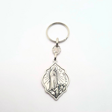 Cargar imagen en el visor de la galería, Saint Christopher Metal Keychain
