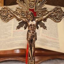 Cargar imagen en el visor de la galería, Standing Crucifix - 8.3&#39;&#39; | 21cm [Metal]
