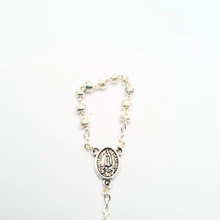 Carregar imagem no visualizador da galeria, Statue - Translucent Decade Rosary
