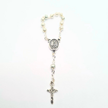 Carregar imagem no visualizador da galeria, Statue - Translucent Decade Rosary
