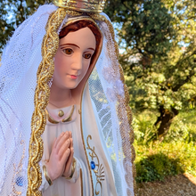 Load image into Gallery viewer, Statue White Veil [Exclusive]
