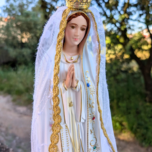 Load image into Gallery viewer, Statue White Veil [Exclusive]
