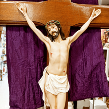 Cargar imagen en el visor de la galería, Wall Crucifix [Several Sizes]
