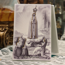 Carregar imagem no visualizador da galeria, Wood Plaque Apparitions of Our Lady of Fatima
