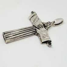 Cargar imagen en el visor de la galería, Christ the King [Sterling Silver]
