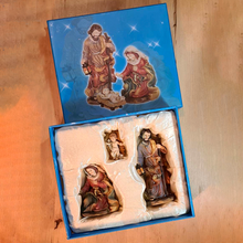 Load image into Gallery viewer, Classic Nativity Scene - 3 Pieces | 4.13&#39;&#39; | 10.5cm
