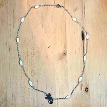 Carregar imagem no visualizador da galeria, Mother of Pearl Dozen with medal of the Angel and Our Lady of Fatima
