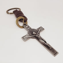 Cargar imagen en el visor de la galería, Saint Benedict Keychain
