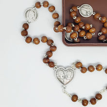 Cargar imagen en el visor de la galería, Saint Francisco and Saint Jacinta Wood Rosary
