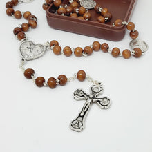 Cargar imagen en el visor de la galería, Saint Francisco and Saint Jacinta Wood Rosary
